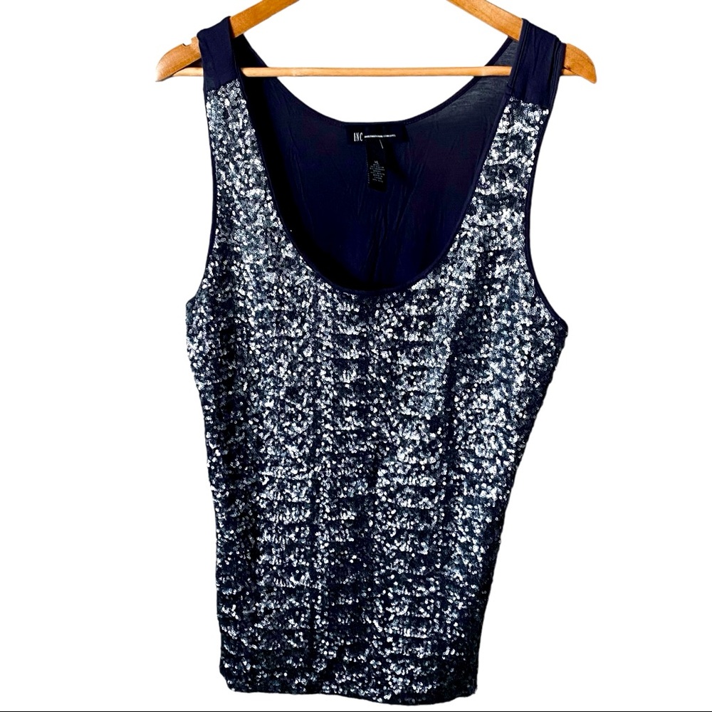 XL Inc shimming front black vest.